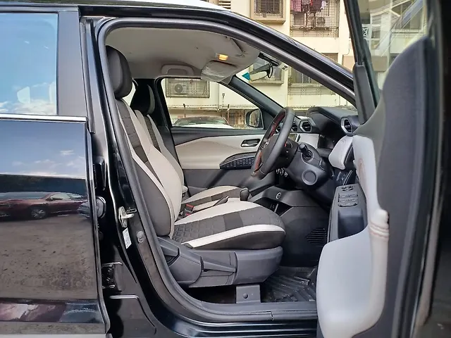 Used Nissan Magnite Tekna Petrol Automatic (AMT) in Pune