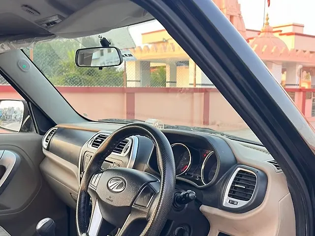 Used Mahindra TUV300 [2015-2019] T10 Dual Tone in Kheda