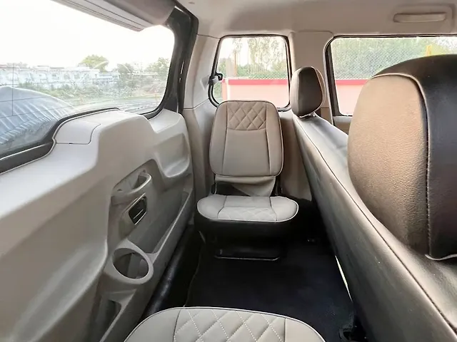 Used Mahindra TUV300 [2015-2019] T10 Dual Tone in Kheda