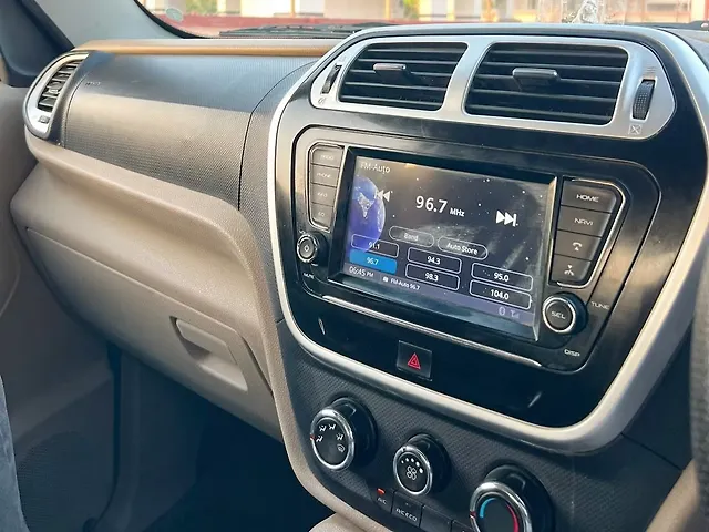 Used Mahindra TUV300 [2015-2019] T10 Dual Tone in Kheda