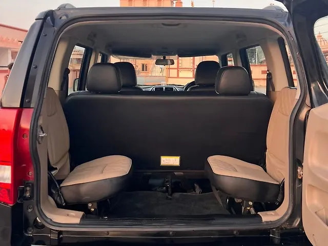 Used Mahindra TUV300 [2015-2019] T10 Dual Tone in Kheda