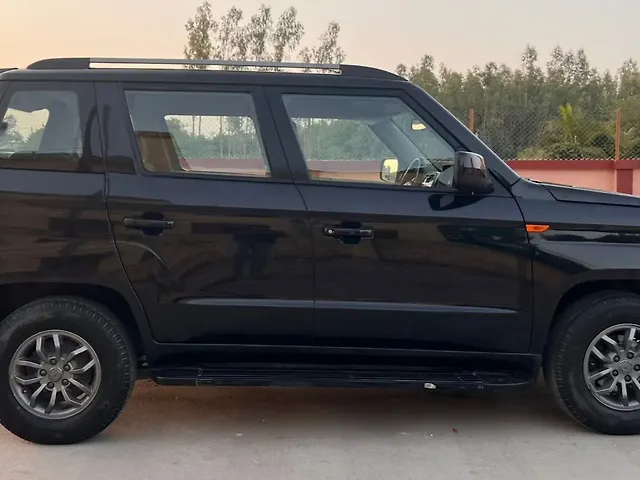 Used Mahindra TUV300 [2015-2019] T10 Dual Tone in Kheda