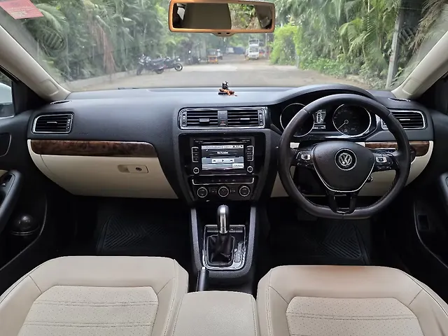 Used Volkswagen Jetta Highline TDI AT in Pune