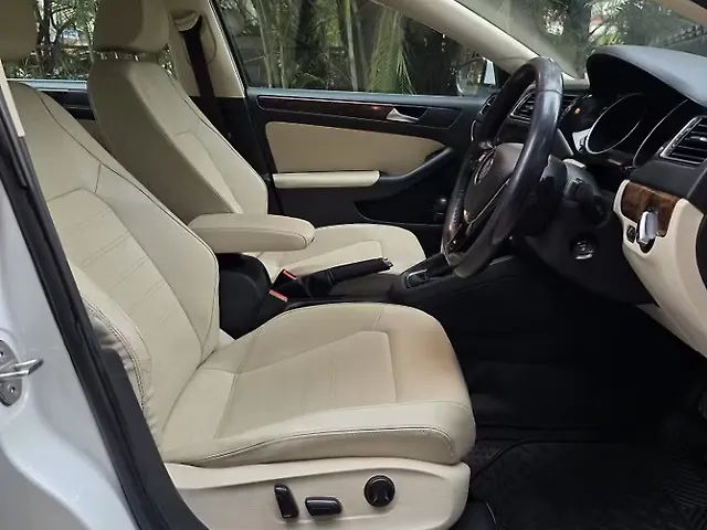 Used Volkswagen Jetta Highline TDI AT in Pune