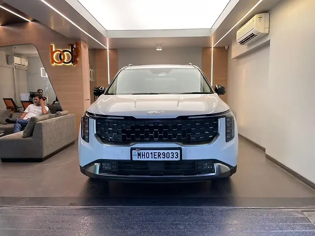 Used 2024 Kia Carnival in Mumbai
