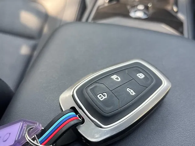 Used Tata Safari Accomplished Plus 7 STR Stealth Edition AT in Mumbai