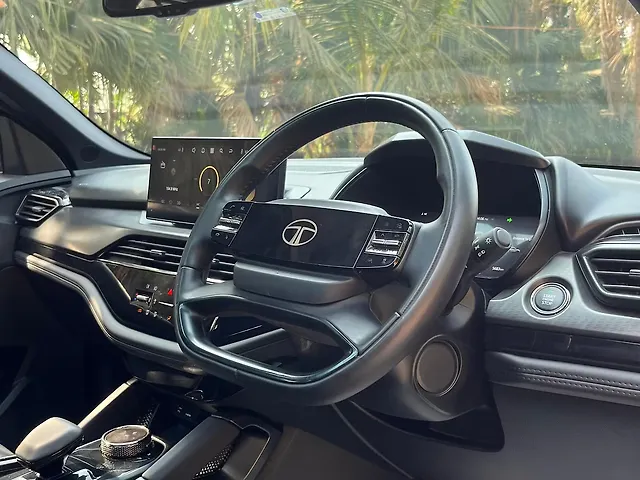 Used Tata Safari Accomplished Plus 7 STR Stealth Edition AT in Mumbai