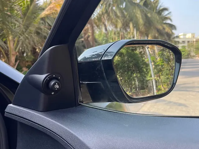Used Tata Safari Accomplished Plus 7 STR Stealth Edition AT in Mumbai