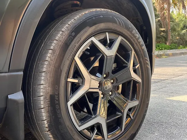 Used Tata Safari Accomplished Plus 7 STR Stealth Edition AT in Mumbai