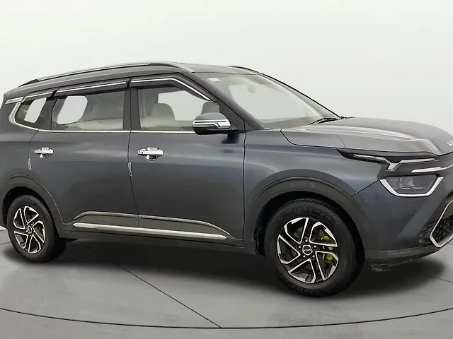 Used 2022 Kia Carens in Noida
