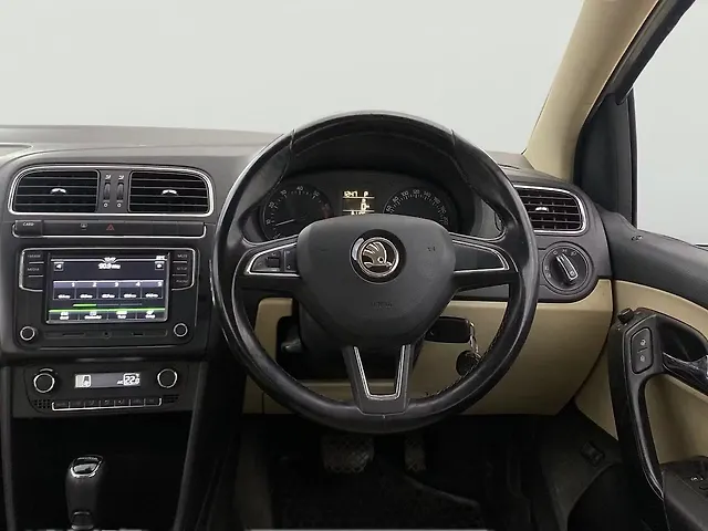 Used Skoda Rapid Style 1.6 MPI AT in Mumbai