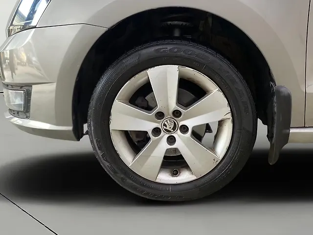Used Skoda Rapid Style 1.6 MPI AT in Mumbai