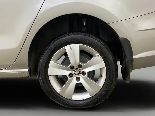 Used Skoda Rapid Style 1.6 MPI AT in Mumbai