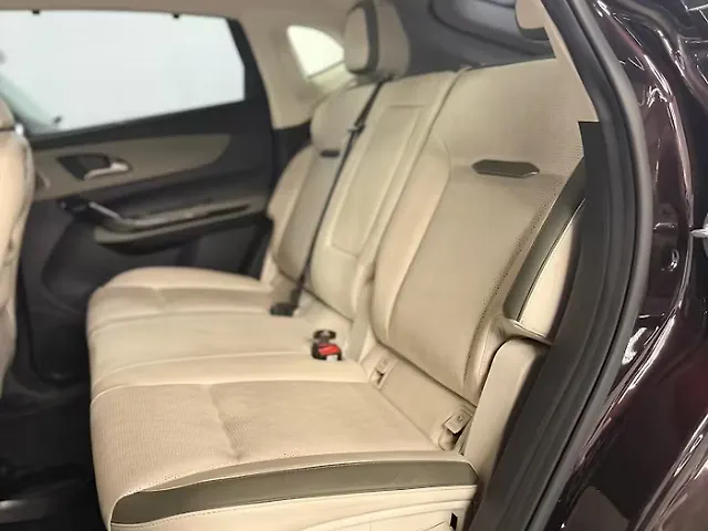 Used Mahindra XEV 9e Pack Two 79.0 kWh 7.2kW Charger in Ahmedabad Used Mahindra XEV 9e Pack Two 79.0 kWh 7.2kW Charger in Ahmedabad