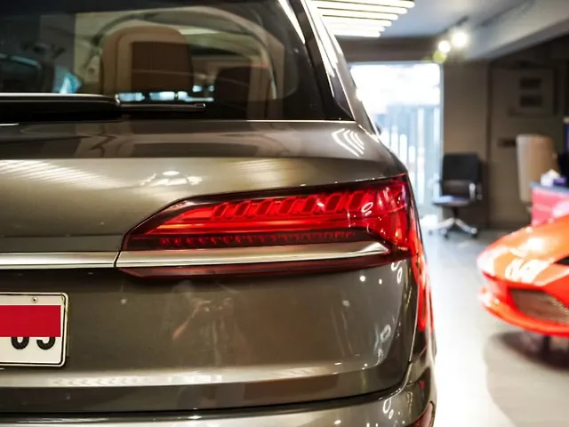 Used Audi Q7 Technology in Delhi