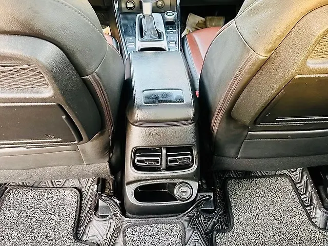 Used Hyundai Alcazar [2021-2023] Signature (O) 6 STR 1.5 Diesel AT in Ahmedabad