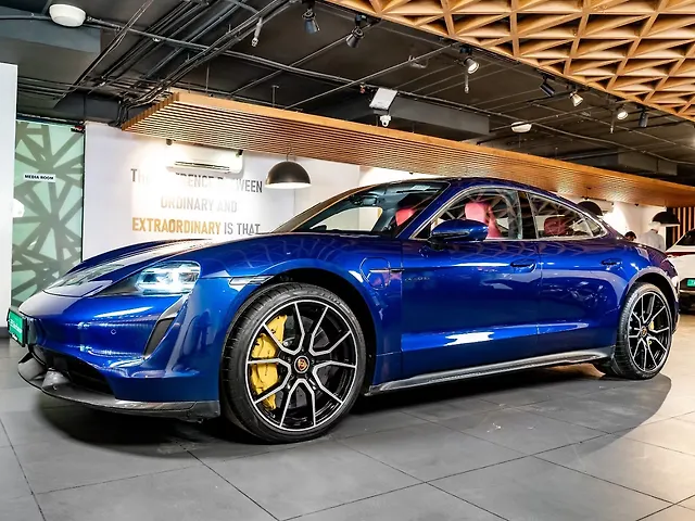 2025 Porsche Taycan - Photo 2