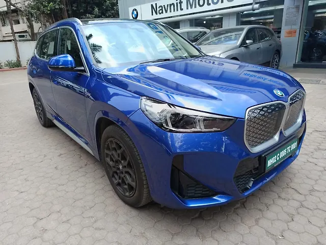 2025 BMW iX1 - Photo 2