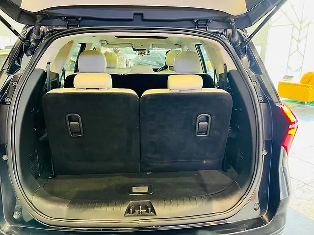 Second Hand 2023 Mahindra Old Generation XUV700 AX7 Luxury Pack
