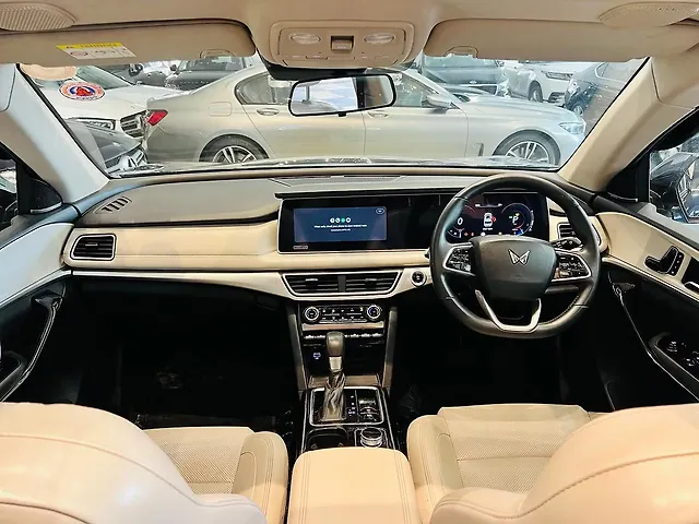 Second Hand 2023 Mahindra Old Generation XUV700 AX7 Luxury Pack