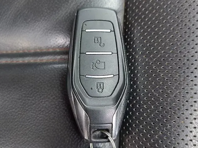 Used Mahindra XUV500 [2015-2018] W10 1.99 in Kheda