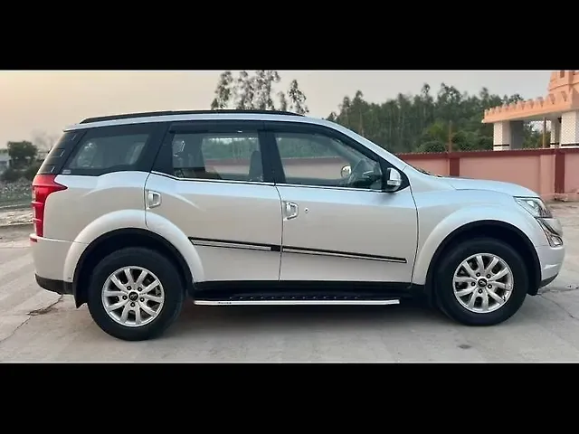 Used Mahindra XUV500 [2015-2018] W10 1.99 in Kheda