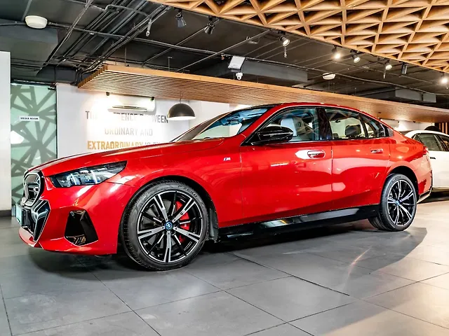 2025 BMW i5 - Photo 2
