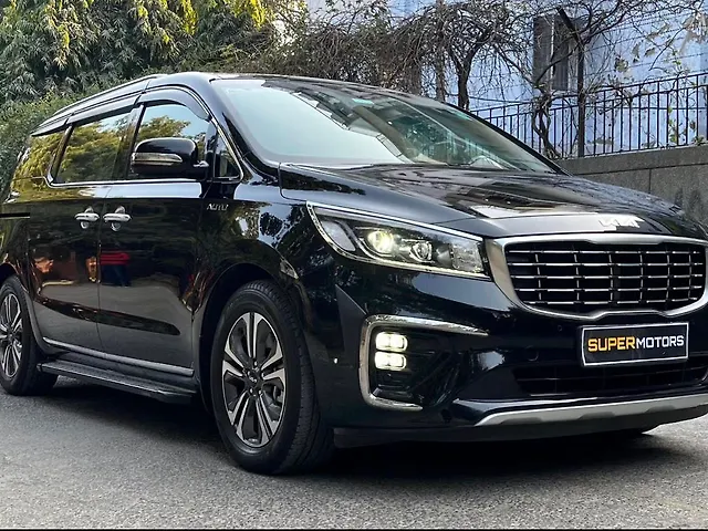 Used 2023 Kia Carnival in Delhi