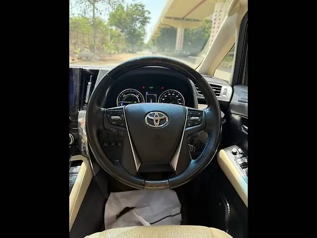 Used Toyota Vellfire VIP – Executive Lounge Hybrid (Electric + Petrol) Automatic in Mumbai