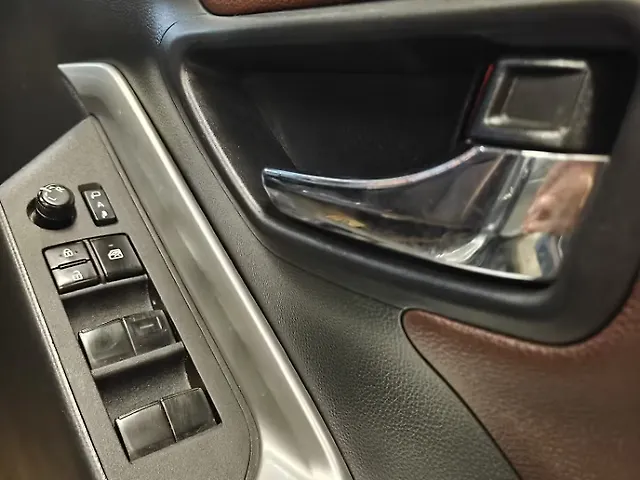 Used Toyota Innova Hycross ZX Hybrid (Electric + Petrol) Automatic (e-CVT) 7 STR in Lucknow
