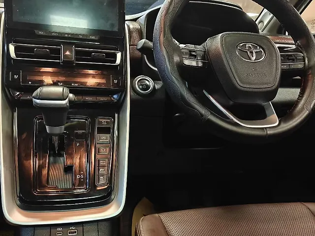 Used Toyota Innova Hycross ZX Hybrid (Electric + Petrol) Automatic (e-CVT) 7 STR in Lucknow