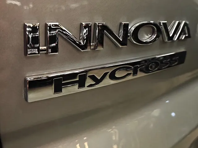 Used Toyota Innova Hycross ZX Hybrid (Electric + Petrol) Automatic (e-CVT) 7 STR in Lucknow