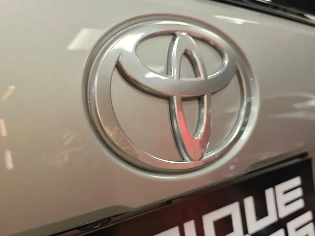 Used Toyota Innova Hycross ZX Hybrid (Electric + Petrol) Automatic (e-CVT) 7 STR in Lucknow