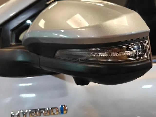 Used Toyota Innova Hycross ZX Hybrid (Electric + Petrol) Automatic (e-CVT) 7 STR in Lucknow