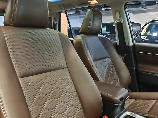 Used Toyota Innova Hycross ZX Hybrid (Electric + Petrol) Automatic (e-CVT) 7 STR in Lucknow