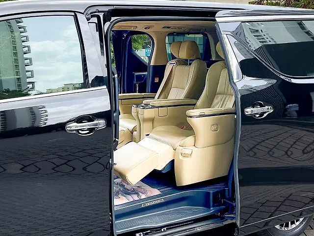 Used Toyota Vellfire VIP – Executive Lounge Hybrid (Electric + Petrol) Automatic in Mumbai