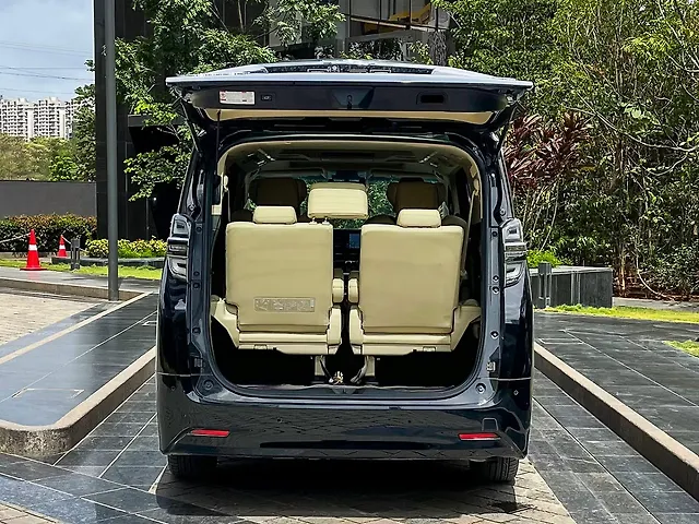 Used Toyota Vellfire VIP – Executive Lounge Hybrid (Electric + Petrol) Automatic in Mumbai