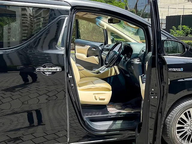 Used Toyota Vellfire VIP – Executive Lounge Hybrid (Electric + Petrol) Automatic in Mumbai