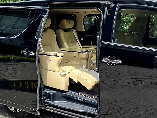 Used Toyota Vellfire VIP – Executive Lounge Hybrid (Electric + Petrol) Automatic in Mumbai