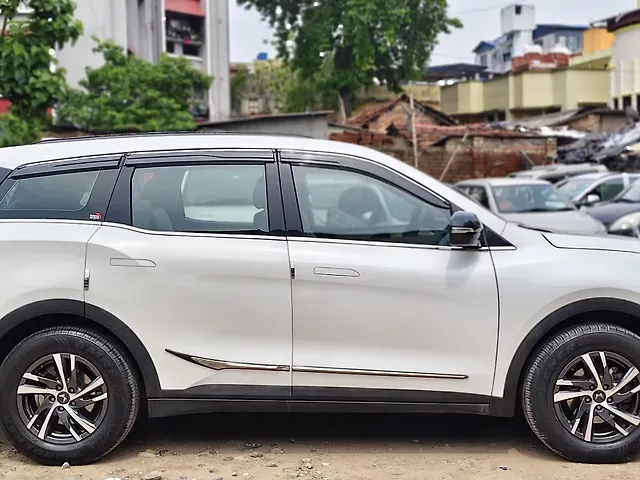 Used Mahindra Old Generation XUV700 AX 5 Diesel MT 7 STR [2021] in Kolkata