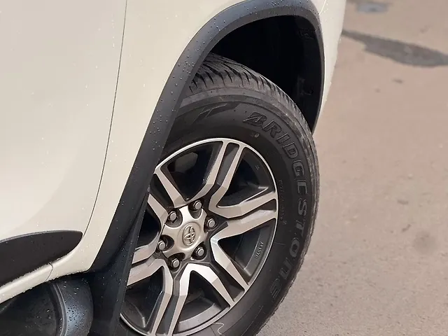 Used Toyota Fortuner 4x2 2WD Diesel 2.8L Turbo Automatic in Bhopal Used Toyota Fortuner 4x2 2WD Diesel 2.8L Turbo Automatic in Bhopal