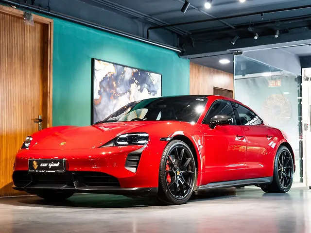2023 Porsche Taycan - Photo 2