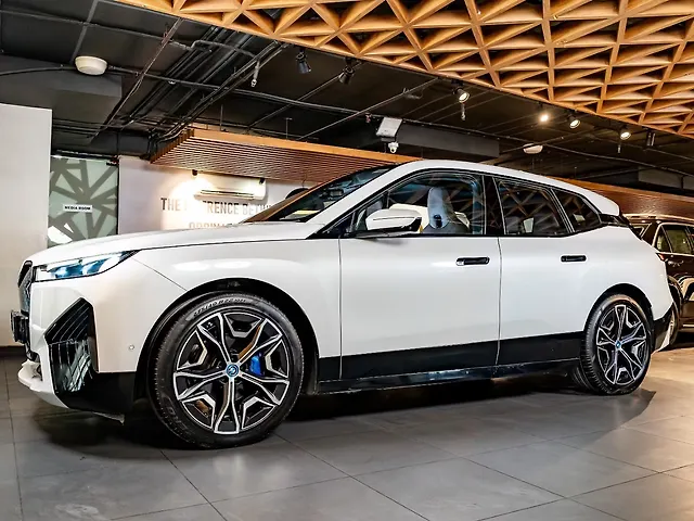 2024 BMW iX - Photo 2