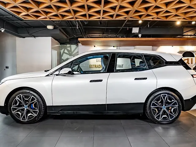 2024 BMW iX - Photo 3