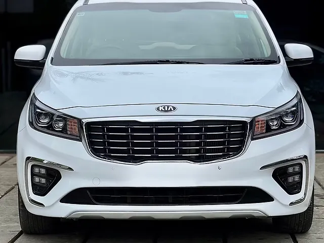 Used 2020 Kia Carnival in Mumbai