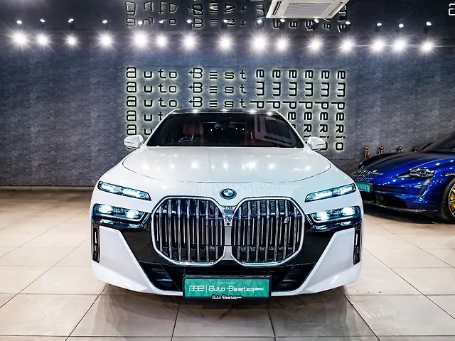 2025 BMW i7 - Photo 1