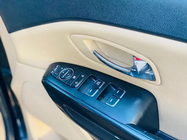 Used Kia Carnival [2020-2023] Prestige 6 STR in Delhi