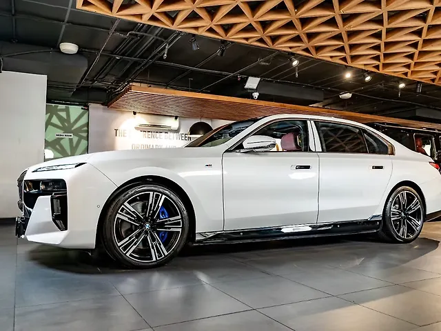 2025 BMW i7 - Photo 3