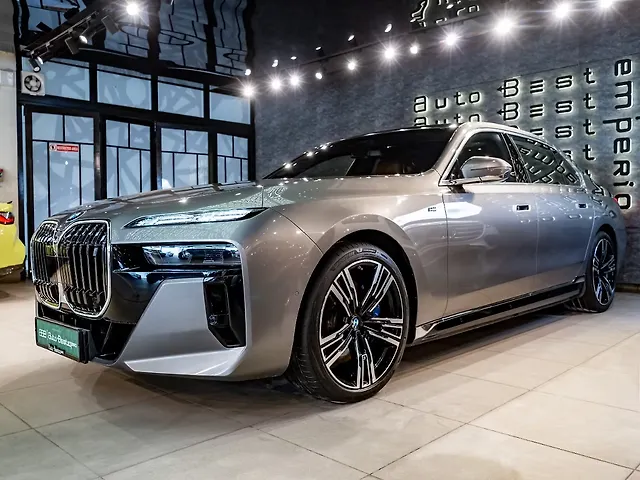 2025 BMW i7 - Photo 3