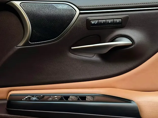 Used Lexus Old Generation ES 2018 300h Luxury in Ludhiana